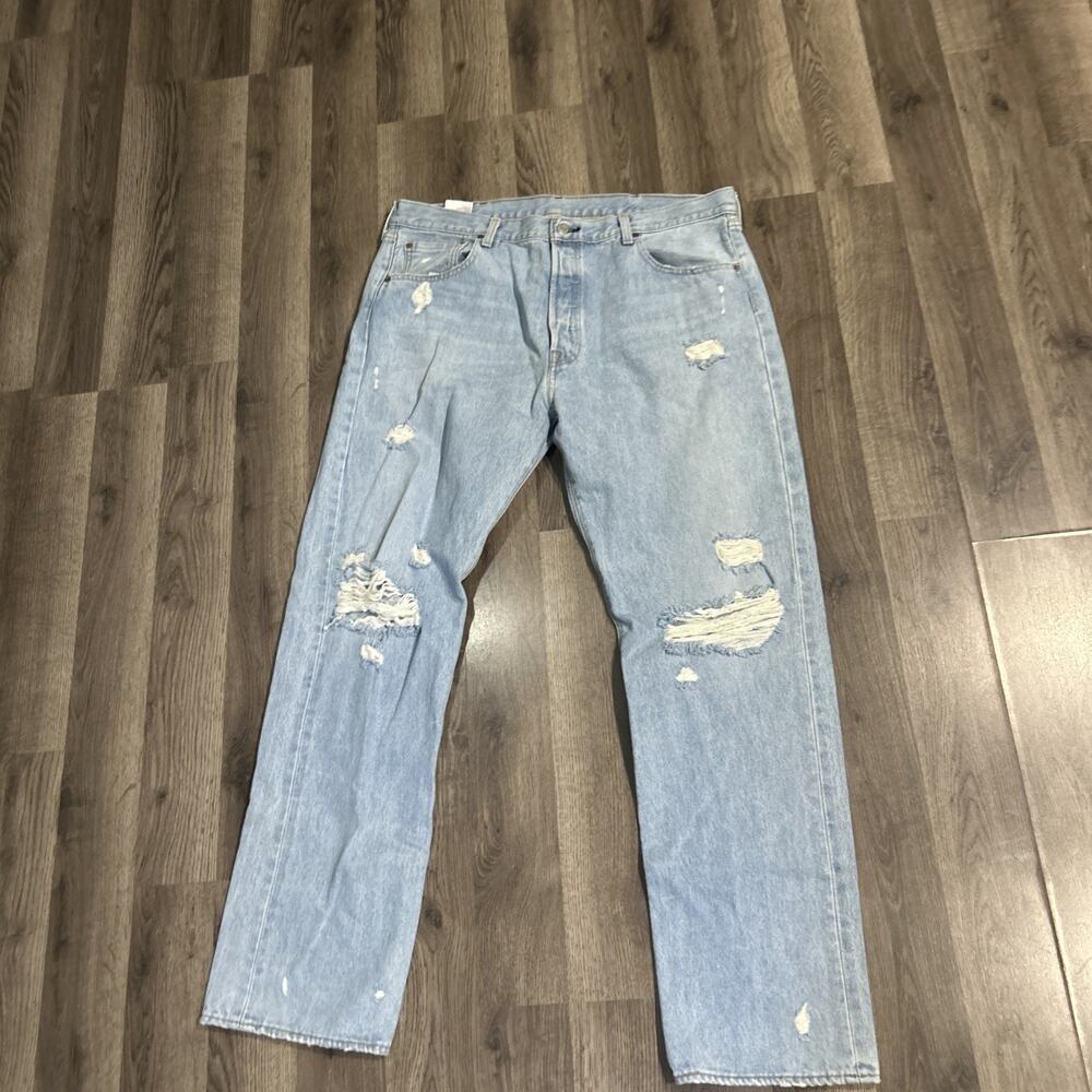 Men’s Levi Strauss Red Tag 38/82 Jeans With Rips Light Blue Denim